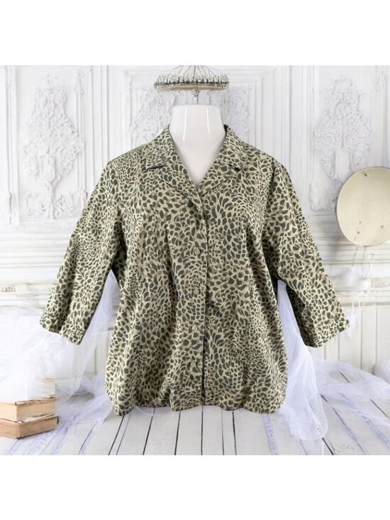 D & Co Tops - D & Co Womens 1X Green Animal Print Button-Down Blouse 3/4 Tab Sleeves L